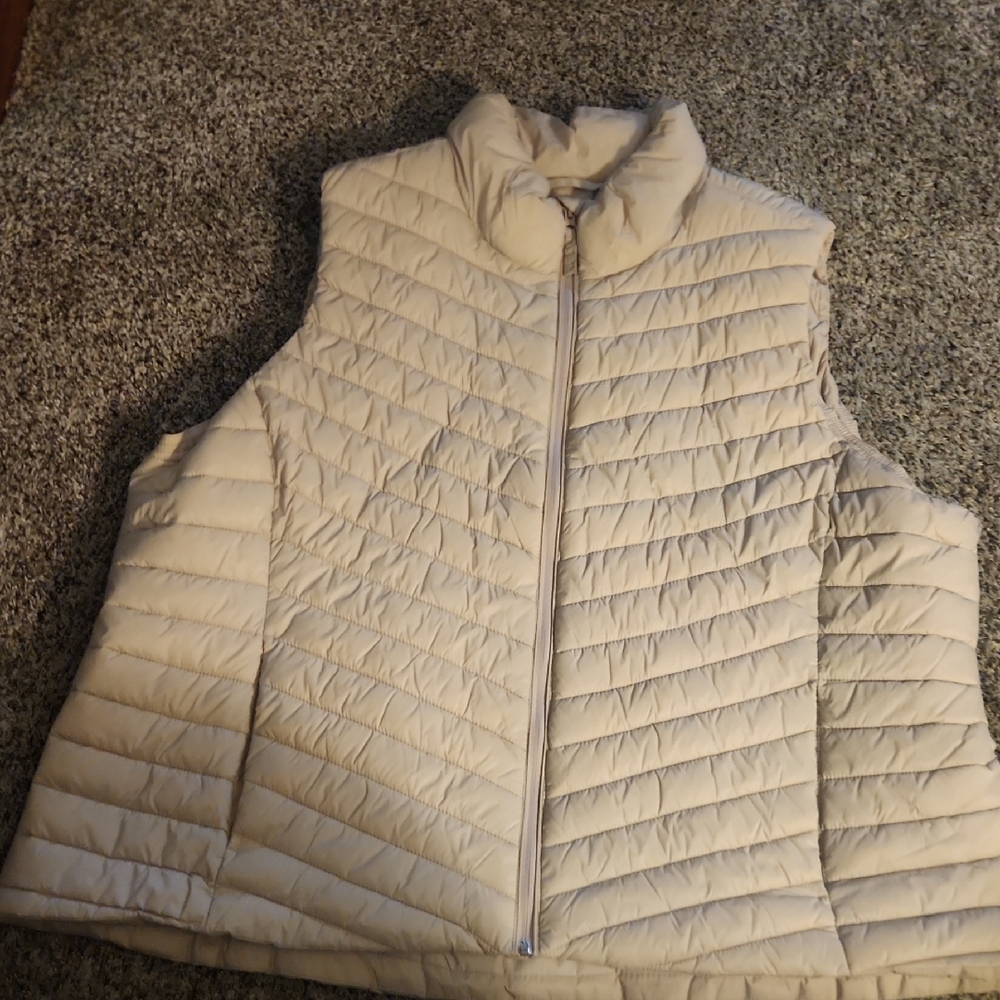 Old Navy Women's Pink Cream Quilted Vest